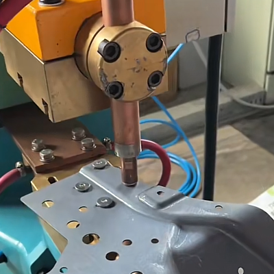Medium frequency spot welding machine for welding nuts and hot-formed steel plates