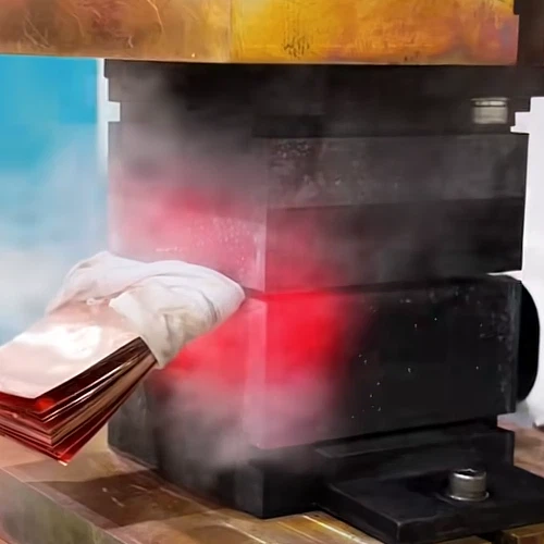 Servo electric cylinder polymer diffusion welding machine welding.png